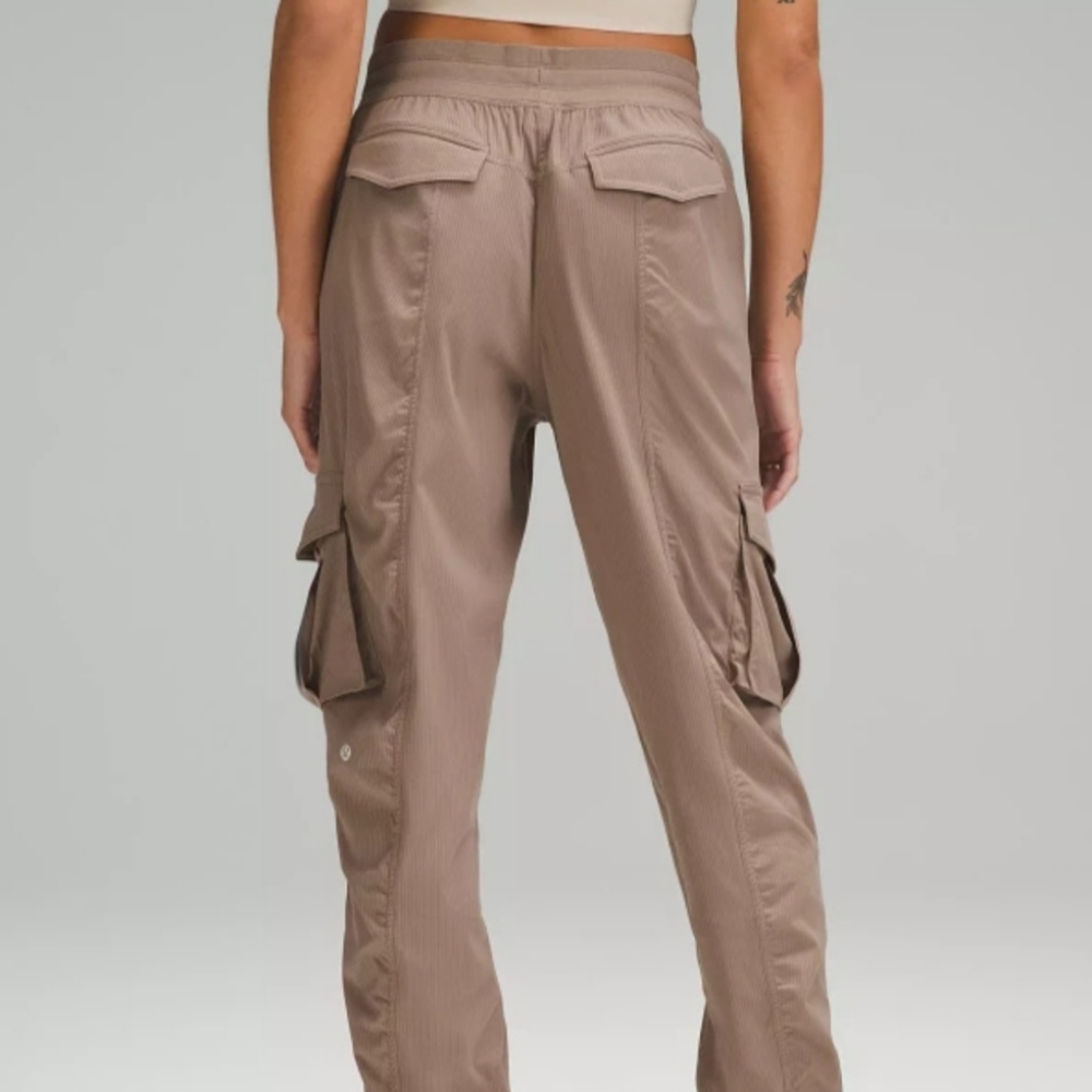 Lululemon Dance Studio Relaxed Fit Mid-Rise Cargo Pants TAUPETASTIC Sz XL - Picture 2 of 13